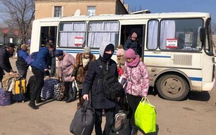 Сьогодні відновлюють гуманітарні коридори для евакуації цивільного населення