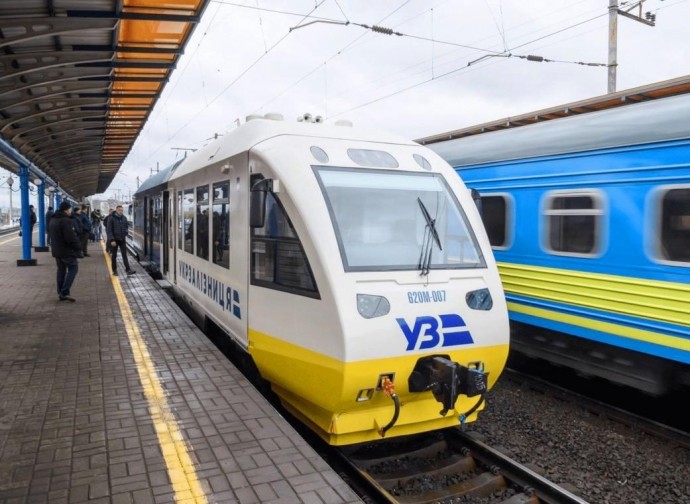 Укрзалізниця запускає евакуаційні потяги Житомир-Львів