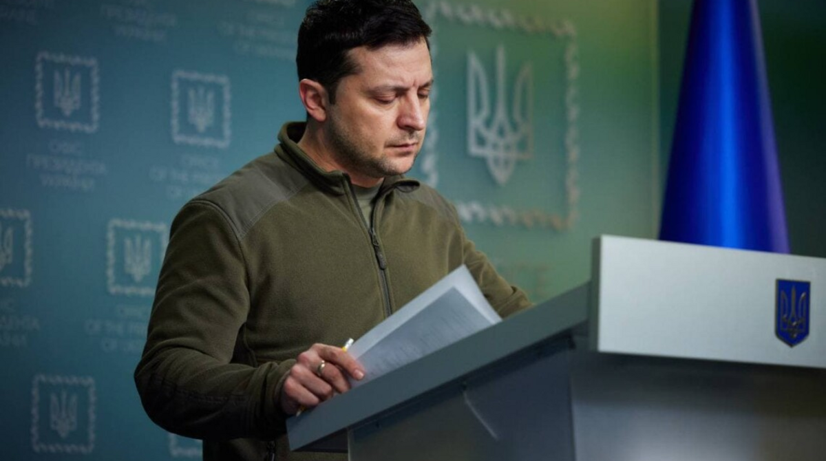 “Будемо згадувати українців, які віддали своє життя”: Зеленський запровадив щоденну хвилину мовчання