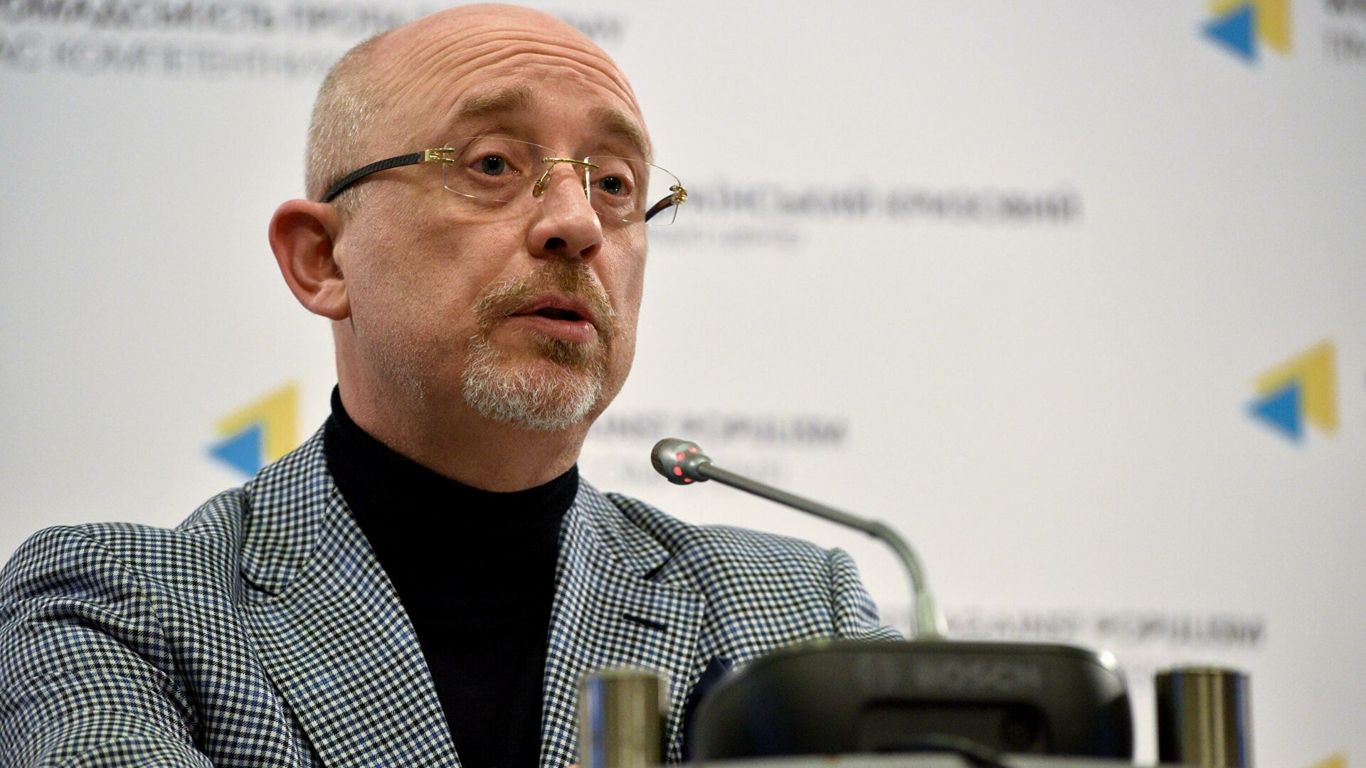 “Ворога чекає сюрприз”: Резніков розповів про поставки зброї