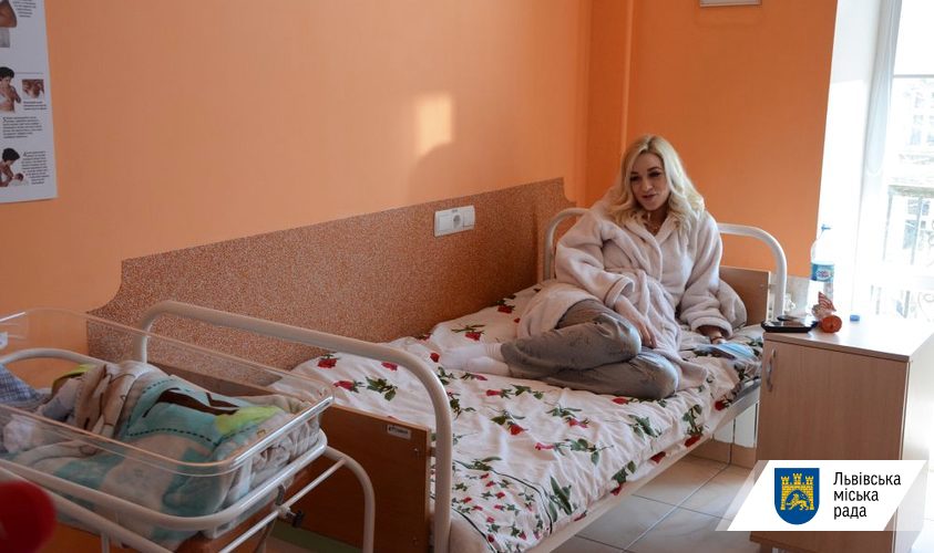 В укриттях пологових будинків Львова облаштовано спецзали