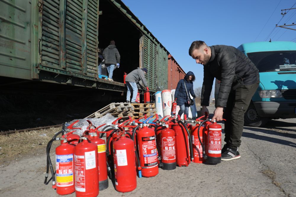 Польща передала Львову вогнетривкі тканини та вогнегасники для захисту пам’яток