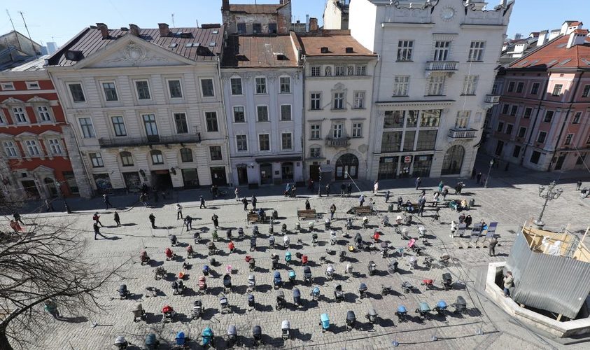 «Ціна війни»: у Львові соціальною акцію привертають увагу до вбивства українських дітей