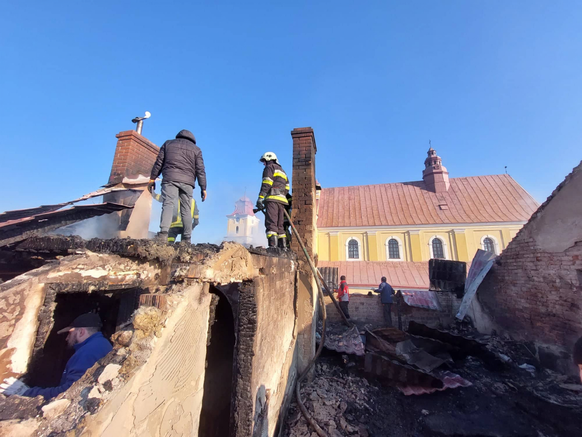 Проблеми з опаленням чи коротке замикання: ймовірні причини пожежі в Рудках