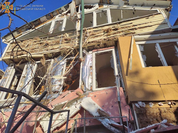Ворожі кораблі біля Одеси обстріляли житлові будинки (ВІДЕО)