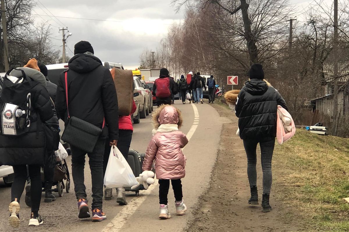 Понад 100 тисяч за добу: біженці з України продовжують тікати до Європи