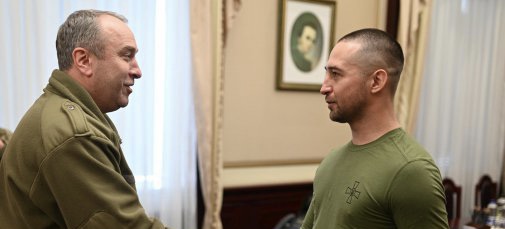 Автор фрази про російський військовий корабель повернувся додому з полону (ВІДЕО)
