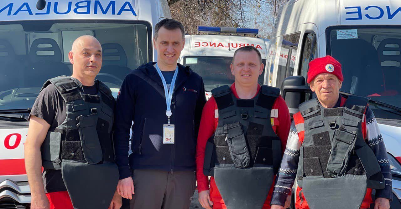 Окупанти обстріляли вже 58 «швидких»: медикам видають бронежилети