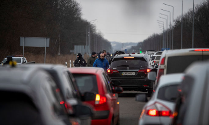 З Маріуполя знову працюватиме «зелений» коридор для приватного транспорту