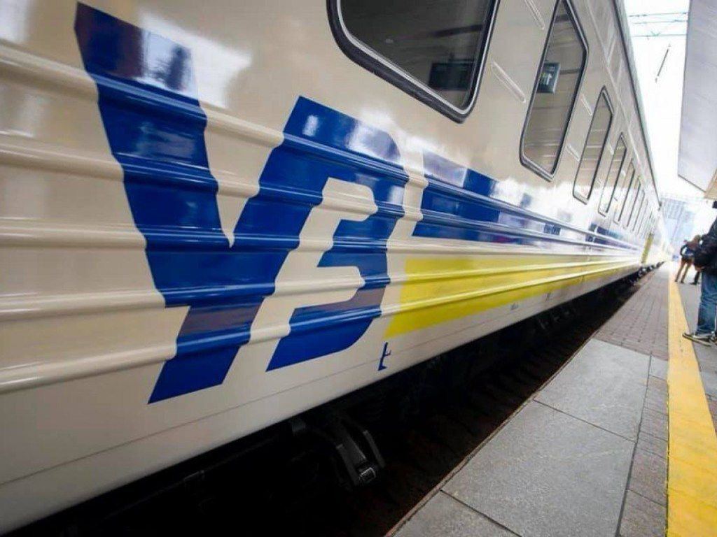 Укрзалізниця повертає оплату за проїзд у неевакуаційних потягах