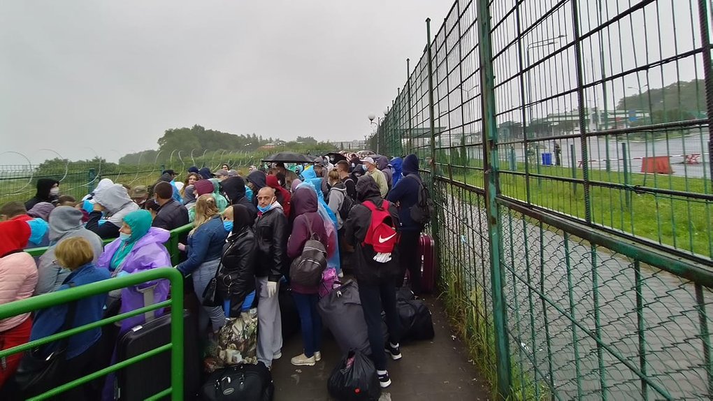 Черги з людей та авто на кордонах потрохи зменшуються, – ЛОДА