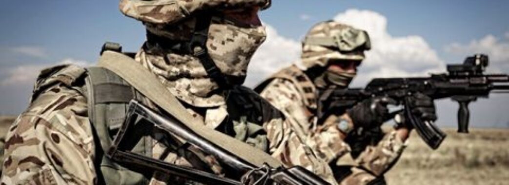 Українські воїни знищили ворожу техніку в херсонському аеропорту