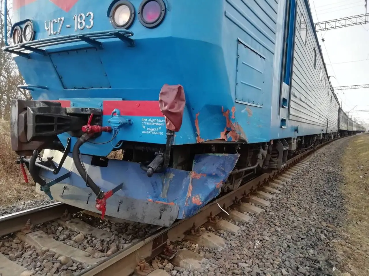 Неподалік Львова зіткнулись потяг і автомобіль