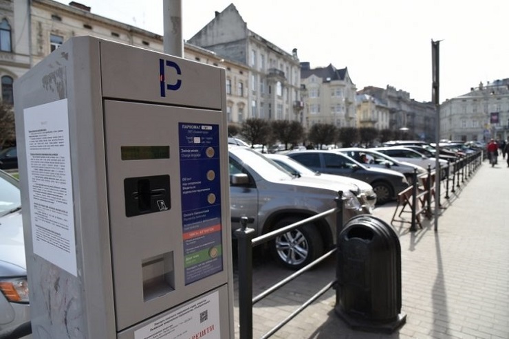 Львівавтодор знизив вартість абонементів на паркування у всіх зонах міста