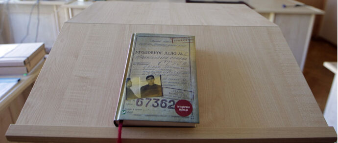 На захоплених територіях окупанти борються з підручниками історії, Стусом і Бандерою
