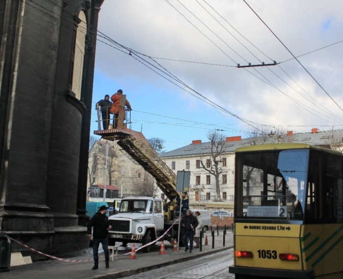 У Львові пам’ятки захищають від можливих обстрілів