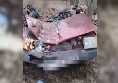 Російський танк переїхав машину: 3 людей загинуло, серед них дитина (ВІДЕО)