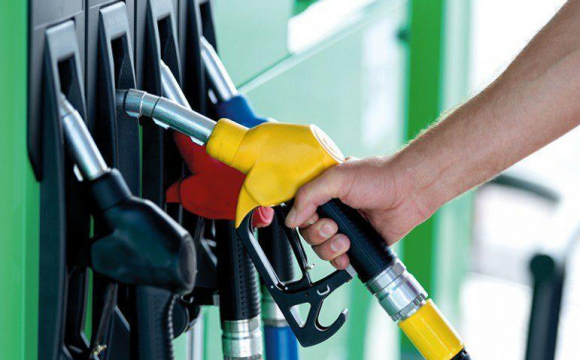 Відсьогодні в Україні подешевшало пальне: яке і на скільки