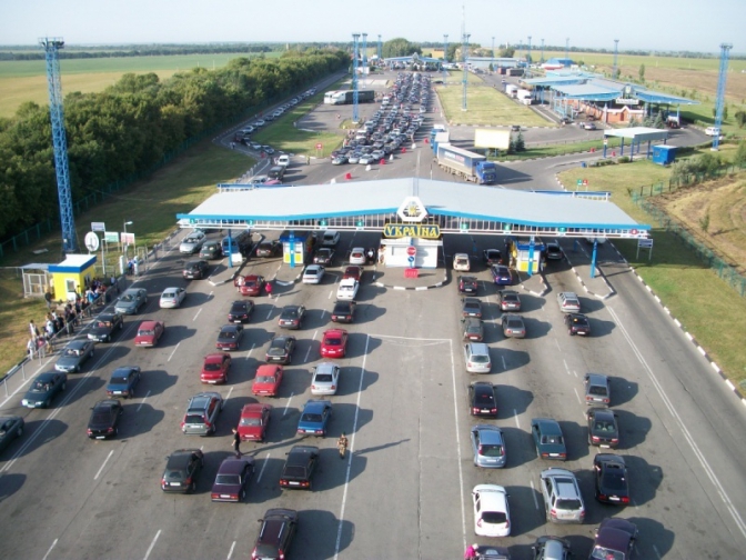 На ранок черги на західному кордоні сягають кілька сотень метрів