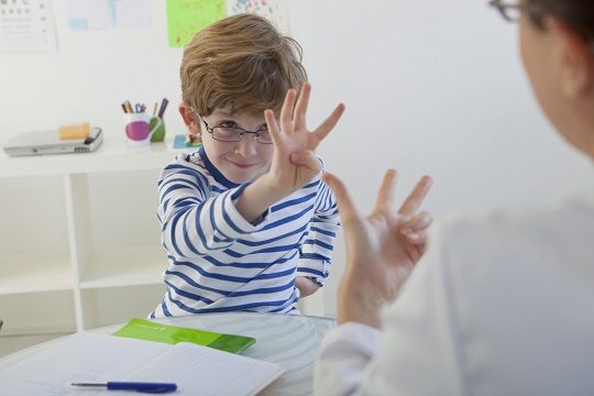 Треба допомога: на Львівщину евакуюють 130 дітей з затримкою розвитку