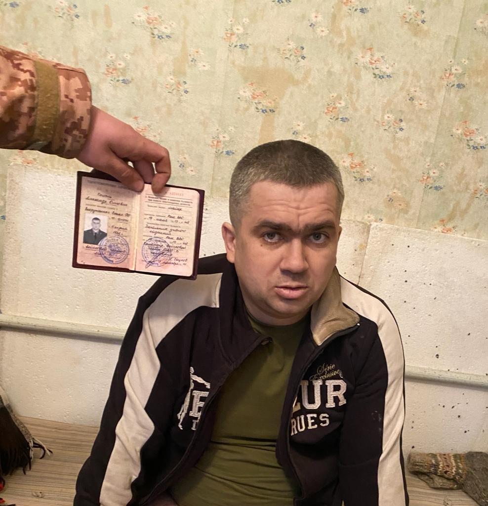 Українські армійці взяли в полон російського підполковника у спідній білизні ЗСУ