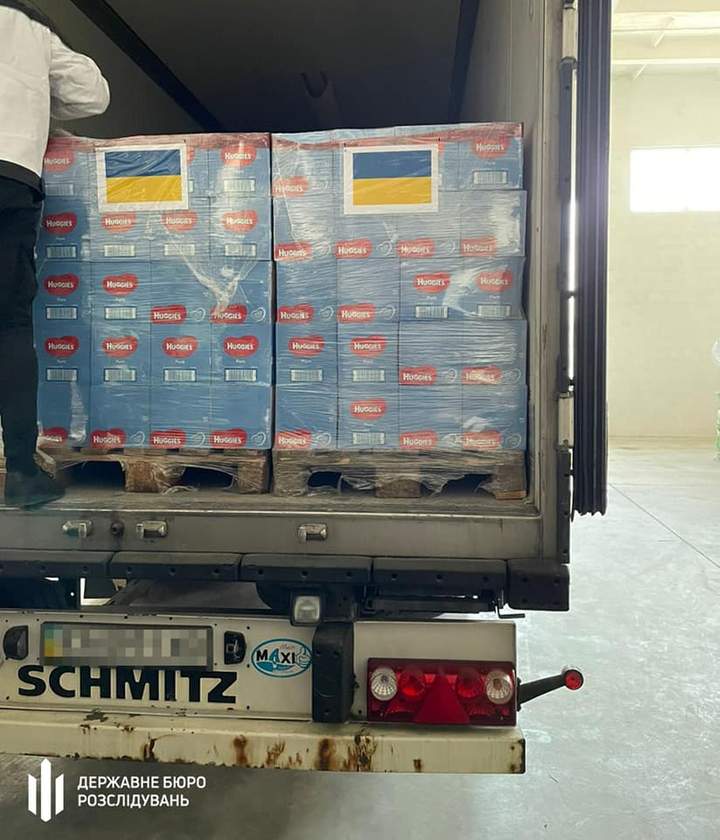 ДБР розслідує причетність львівських митників до контрабанди під виглядом гуманітарки