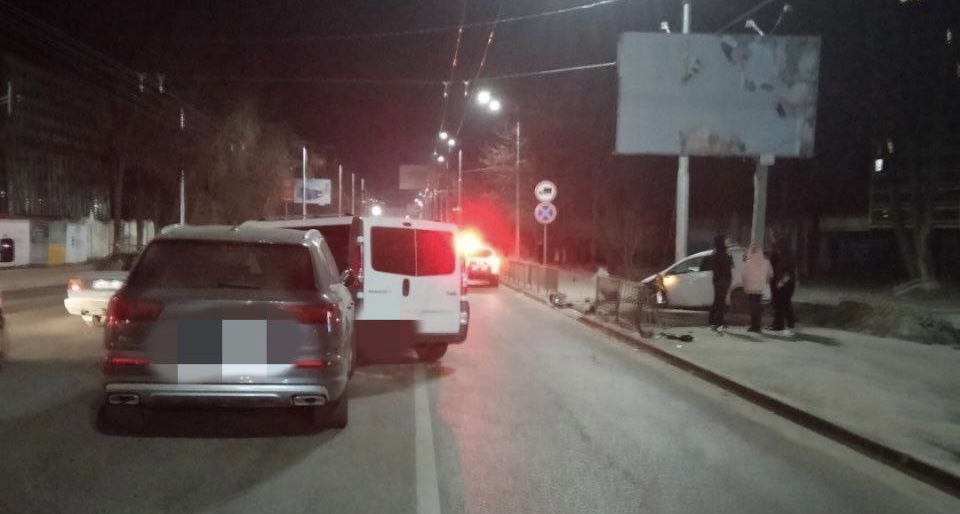 У Львові через ДТП за участю трьох авто у лікарню потрапила пішоходка