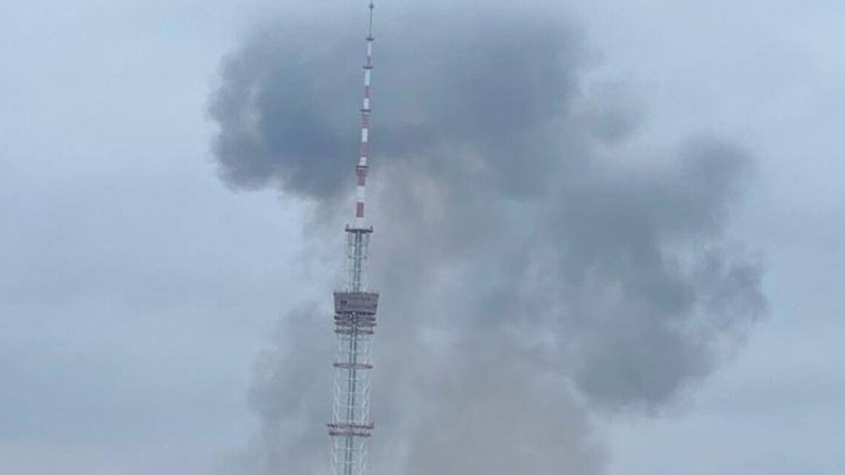 У Рівному ворог поцілив у телевежу: мешканці області без радіо і телезв’язку