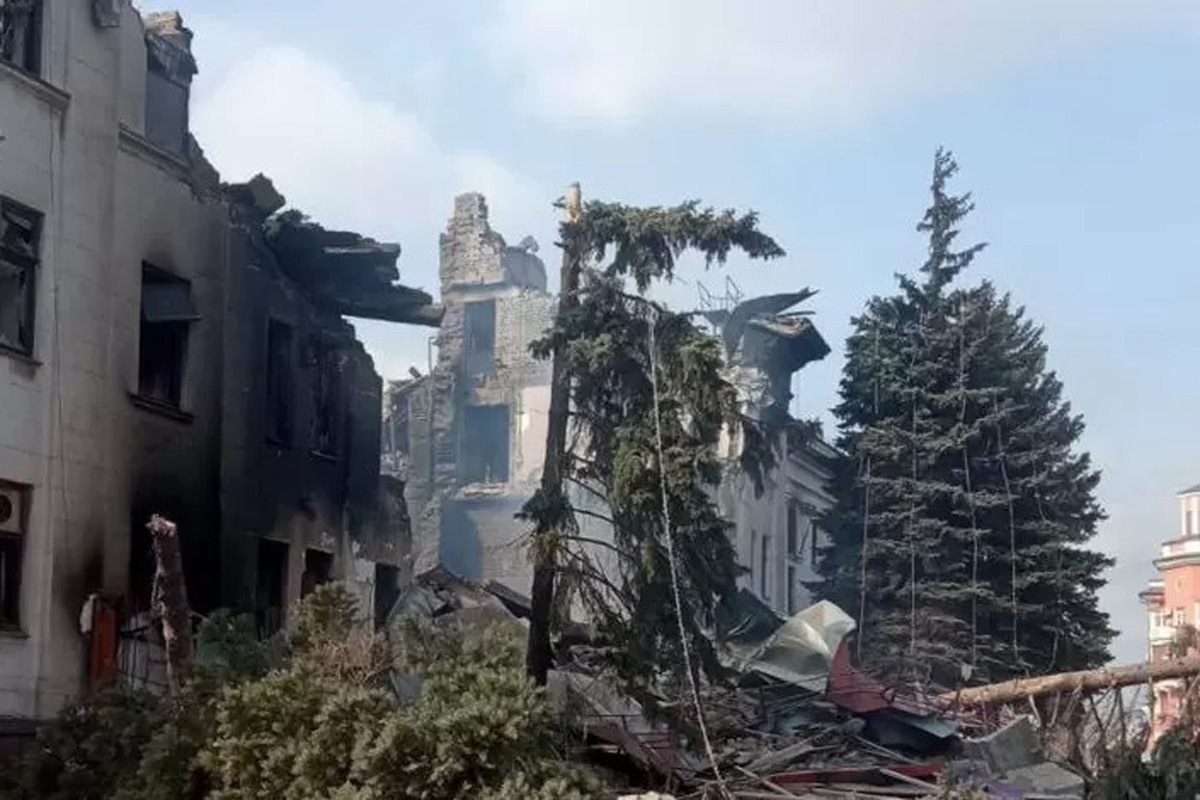 Під завалами Драмтеатру в Маріуполі загинули близько 300 людей