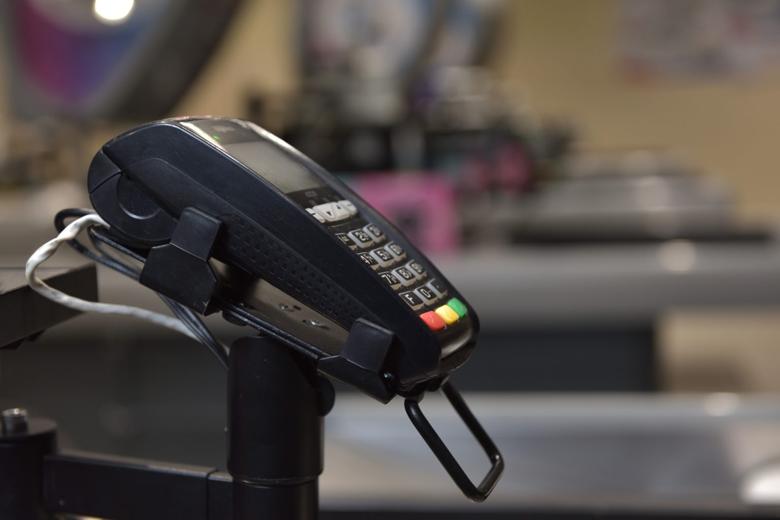 У магазинах та АЗС на касах можна зняти готівку