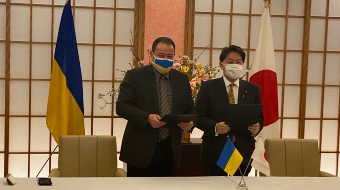 Вперше в історії: Японія дарує Україні захисне спорядження