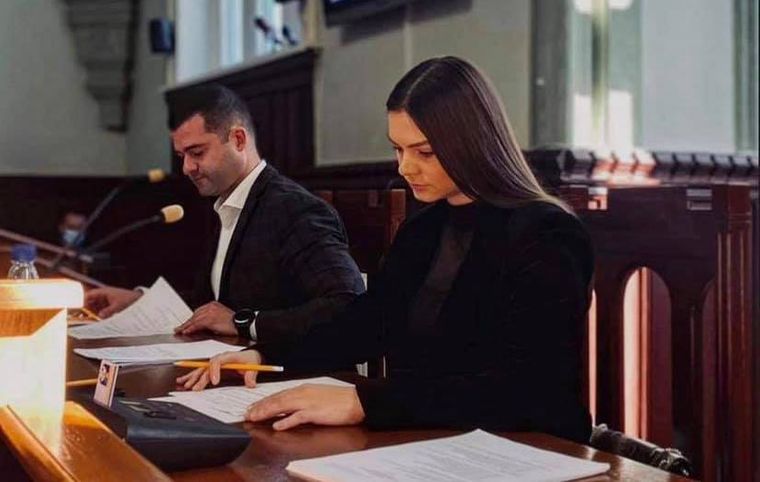 У Мукачеві припинили повноваження секретарки міськради від ОПЗЖ