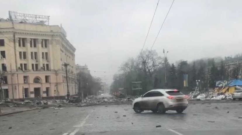 Окупанти обстріляли центральну площу Харкова (ВІДЕО)
