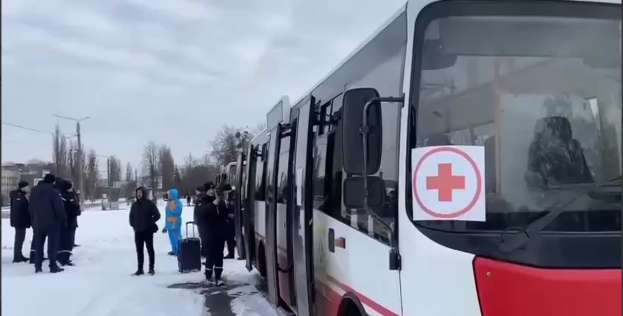 Мешканців Сум евакуюють до Полтави гуманітарним коридором (ВІДЕО)