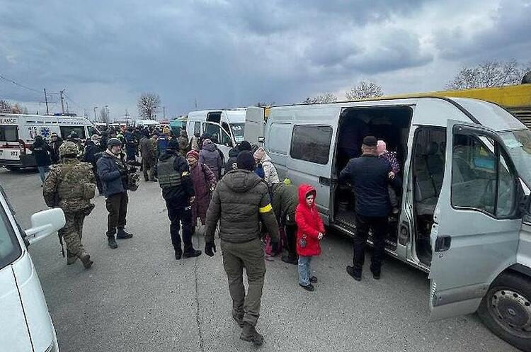 Евакуація населення: сьогодні відкриють 9 гуманітарних коридорів