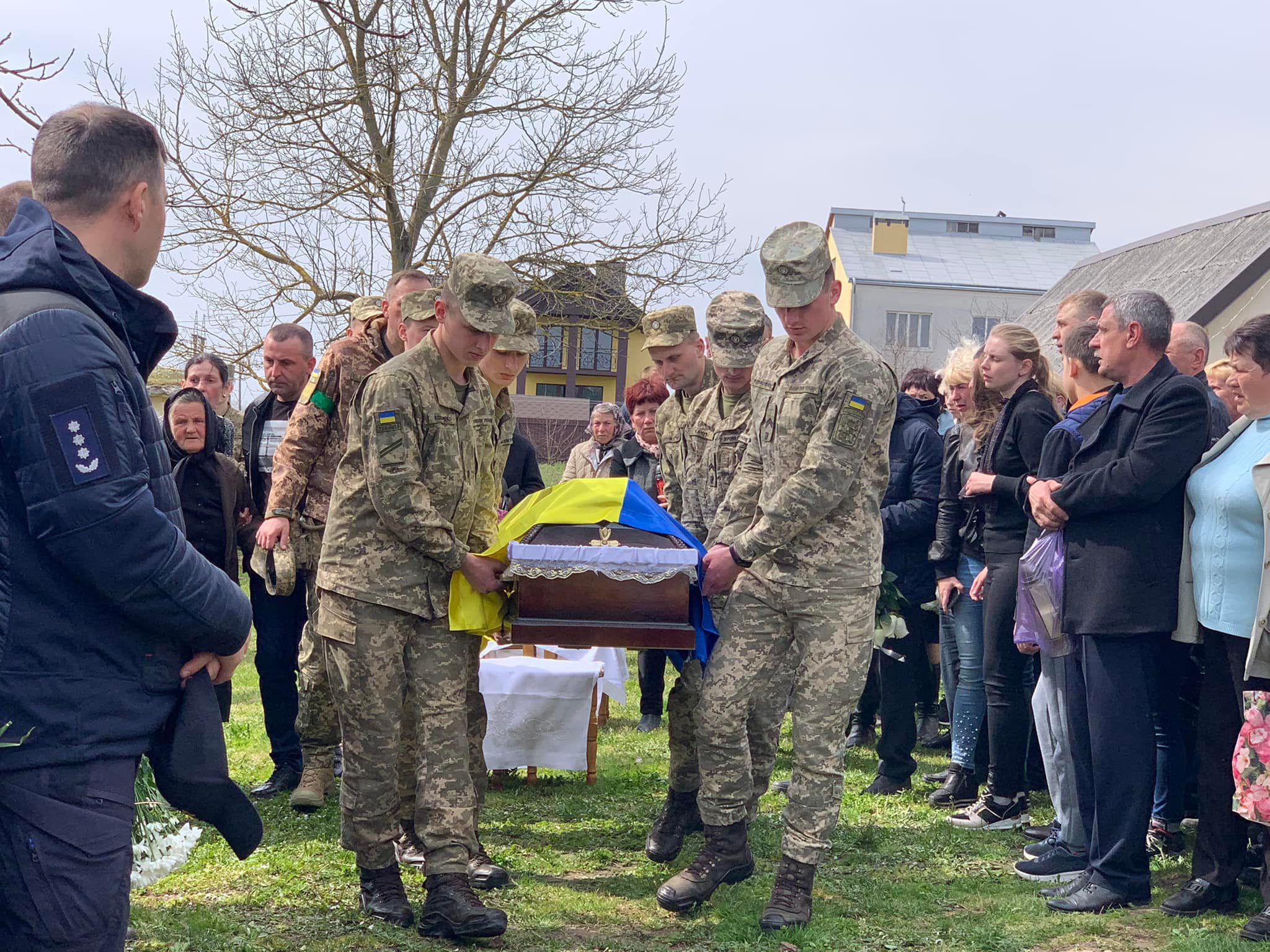 На Пустомитівщині попрощались з військовим, який загинув у третій день війни