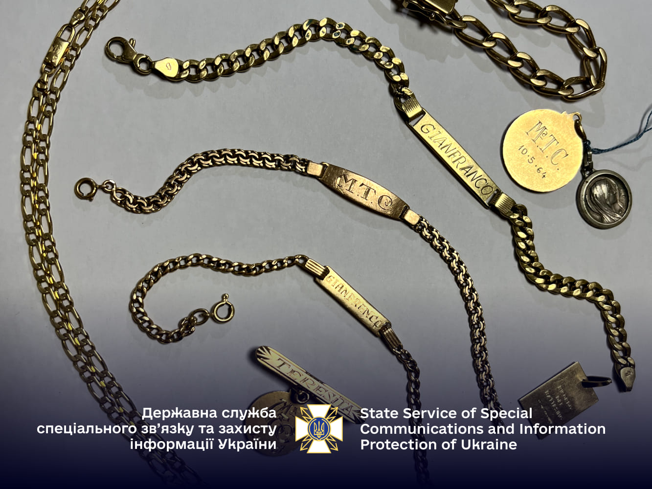 Волонтери виявили дорогоцінності у гуманітарці з Італії