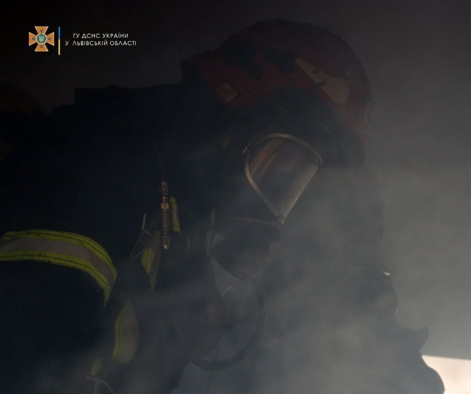 У Магерові горіла господарська будівля: ймовірно, через удар блискавки