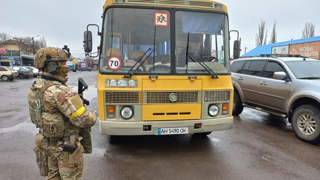 На сьогодні погоджено 9 гумкоридорів: жителів Луганщини закликають терміново евакуюватись