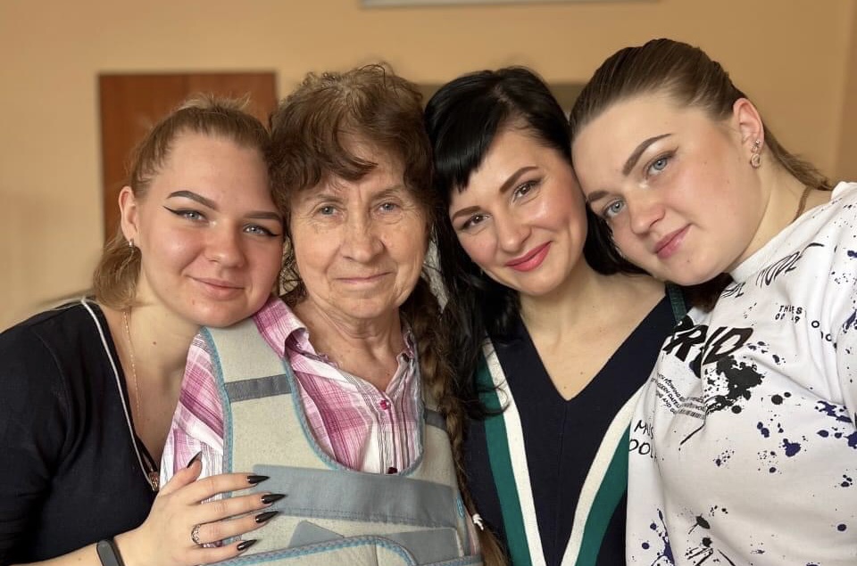 Поранена мешканка Маріуполя знайшла у Львові своїх рідних, з якими втратила зв’язок