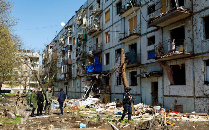 На Великдень росіяни обстріляли Чугуїв: троє поранених, зокрема дитина