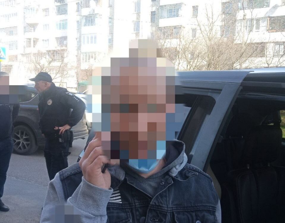 У Львові на блокпості в таксі виявили особу в розшуку