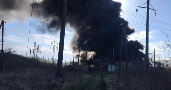 Рятувальники показали, як гасили ранкову пожежу внаслідок ракетного удару