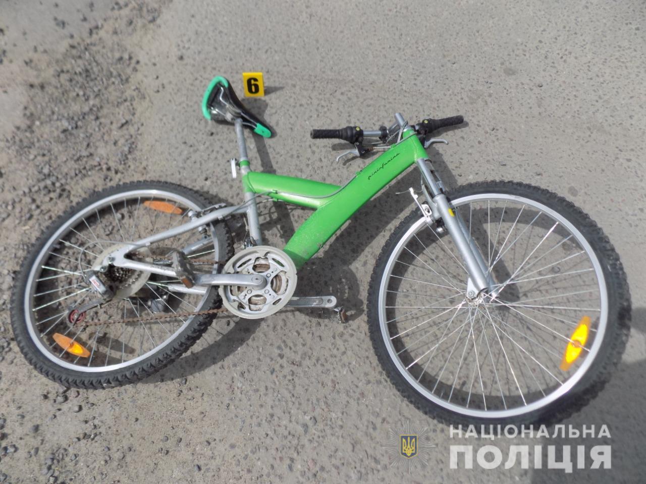 Неподалік Жовкви водій мікроавтобуса наїхав на 12-річну велосипедистку: дитину госпіталізували