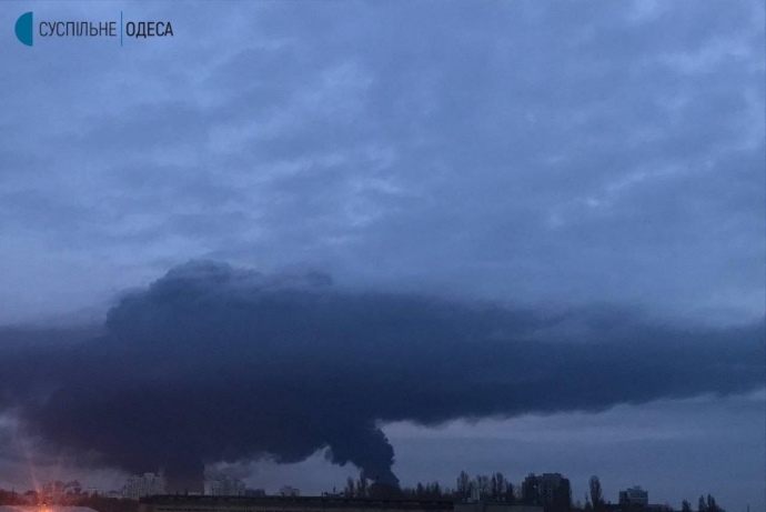 Ворог бомбив вночі Одесу, частину ракет збили