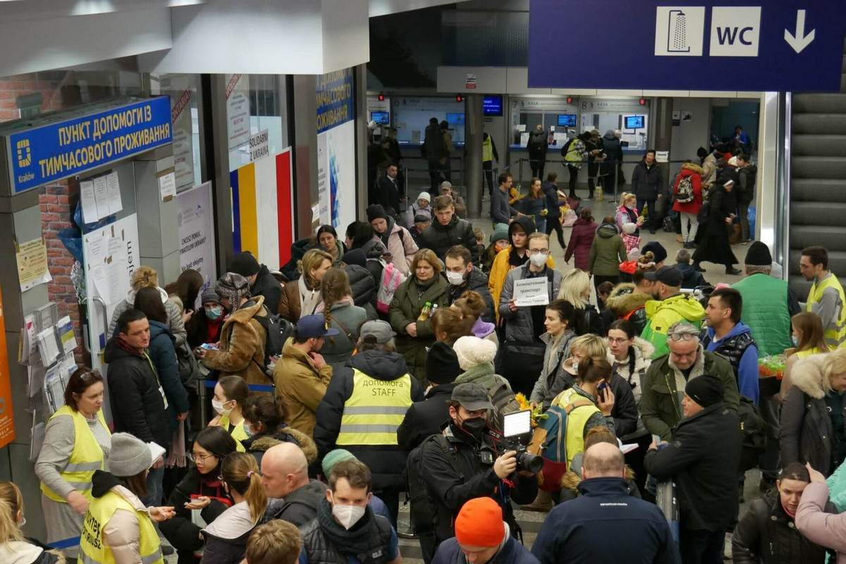 Зараз працюють трохи більше половини українців, – опитування