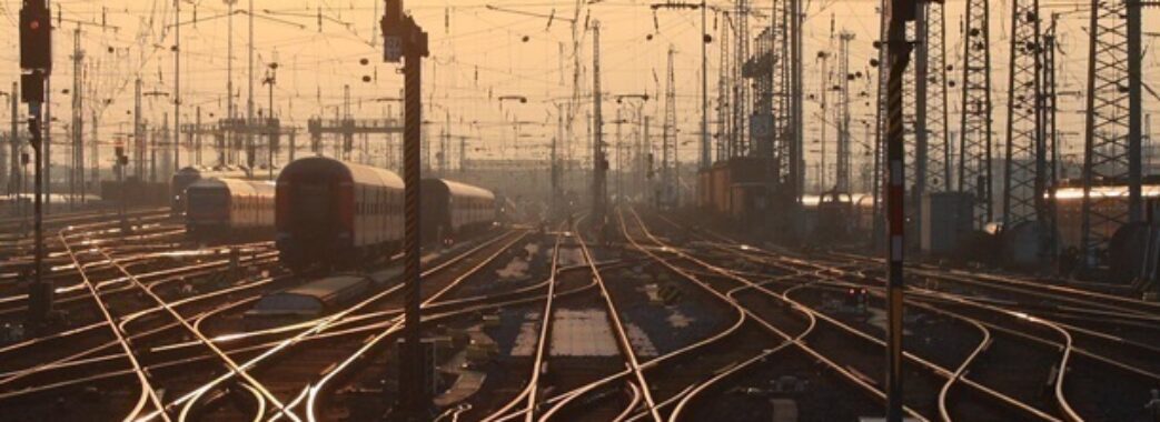 Окупанти зосередили удари по залізничних вузлах: головне зі зведення Генштабу