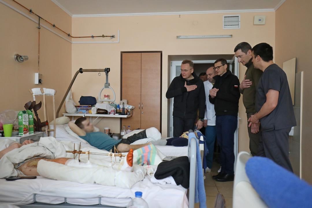 Прем’єр-міністр Польщі пообіцяв львівській лікарні сучасний томограф