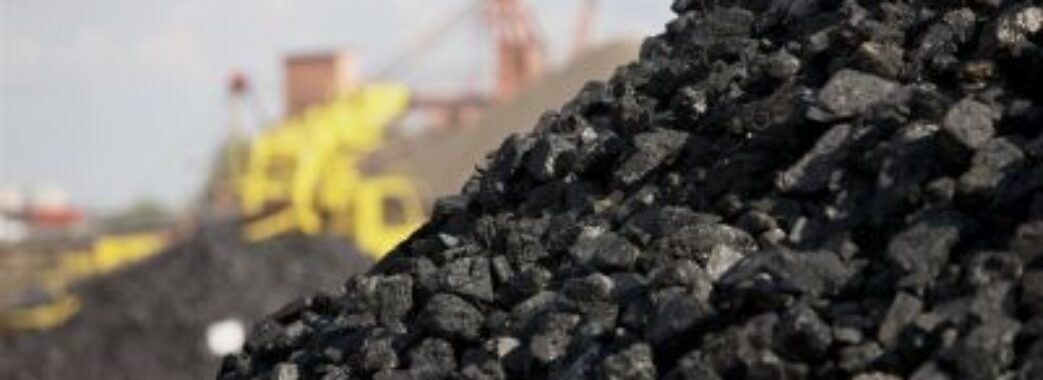 ЄС відмовиться від імпорту вугілля з росії, заборону на постачання нафти й газу не розглядають