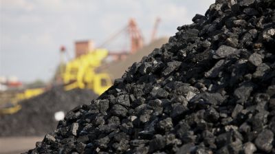 ЄС відмовиться від імпорту вугілля з росії, заборону на постачання нафти й газу не розглядають